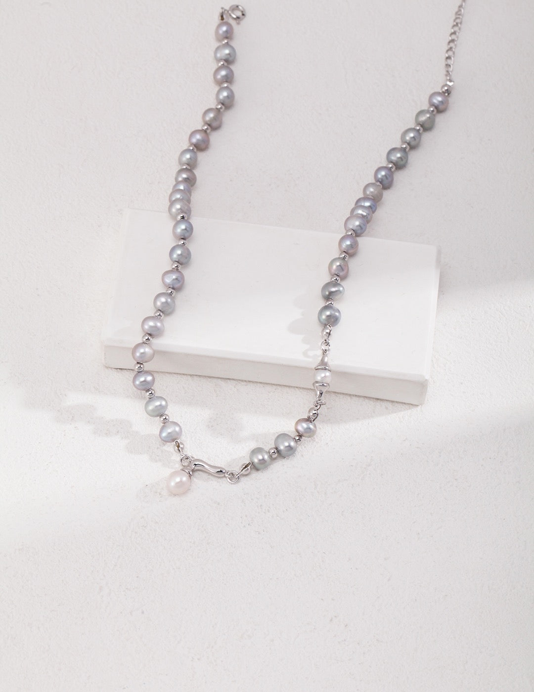 STELLAR |GREY PEARL NECKLACE
